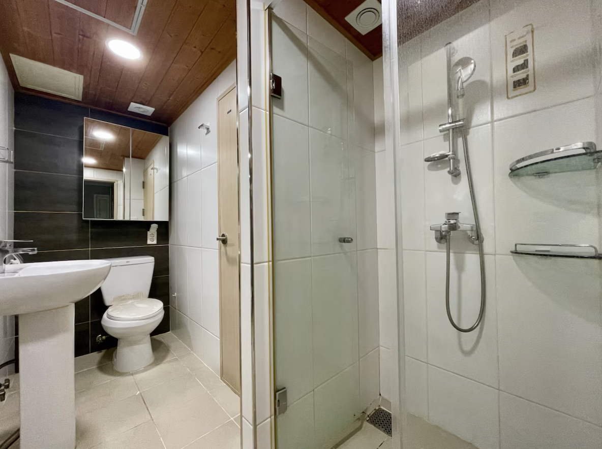 고요, 도시 속의 평화로움 gallery image